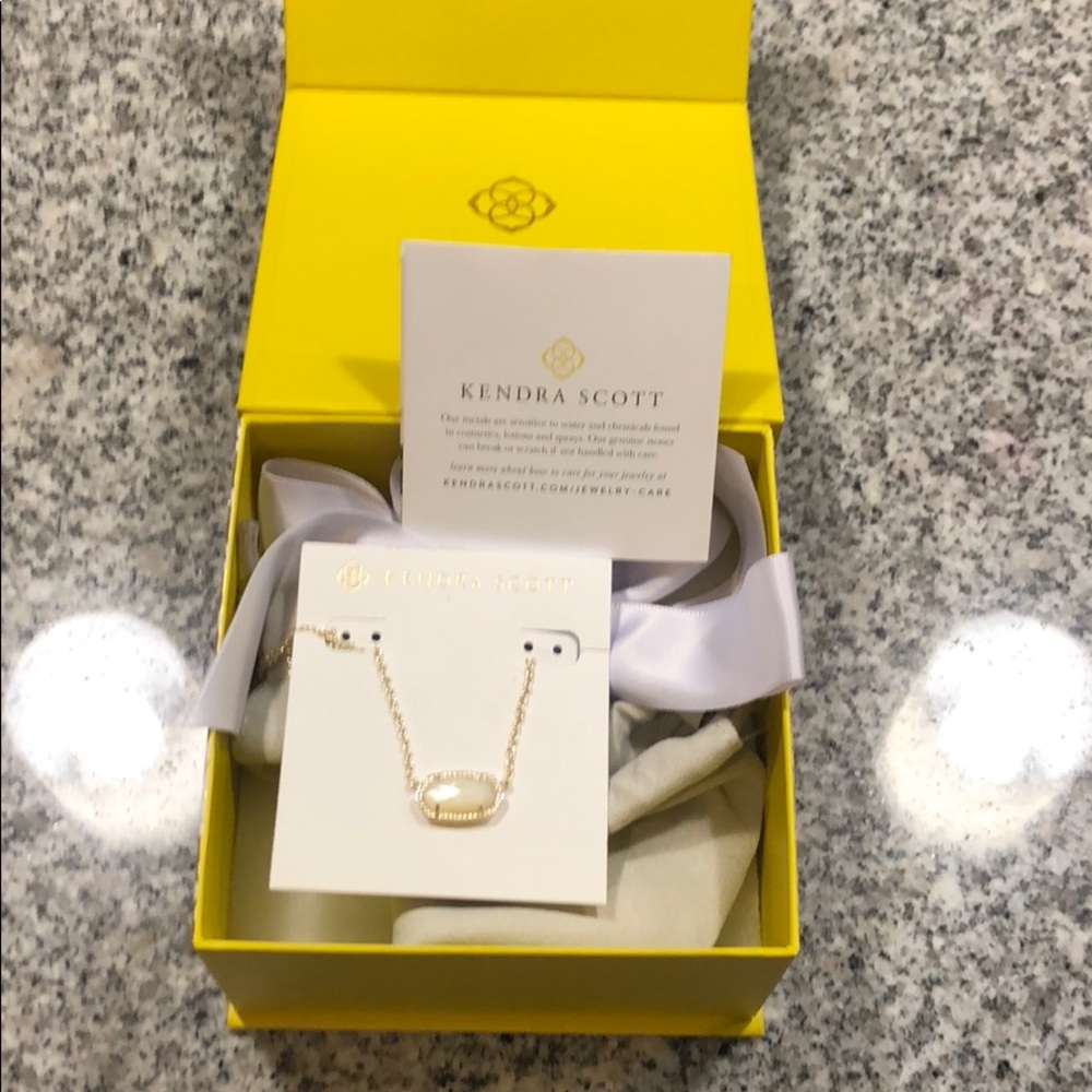 Kendra Scott necklace
